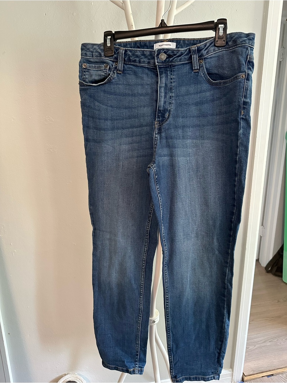 Amazon Essentials Women's Boyfriend Jeans in Dark Blue